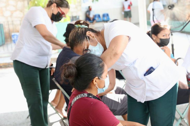 Reciben refuerzo Covid-19 personas de 18 a 39 años en 17 municipios